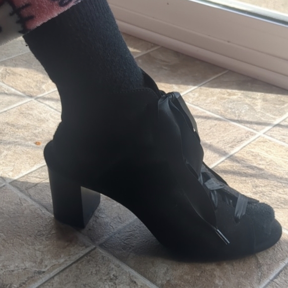 Old Navy  peep toe booties. fabric, lace up and zipper closures. - Picture 11 of 11